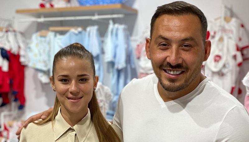 Stefan Stan, prima imagine cu fetita lui. Ce nume superb au ales pentru micuta