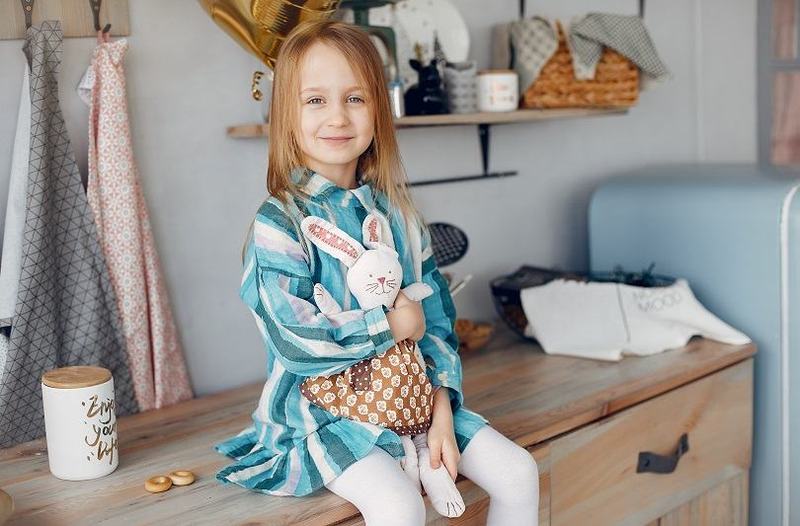 Jucaria de tranzitie: De ce copilul tau nu se desparte de plusul preferat, chiar daca a crescut