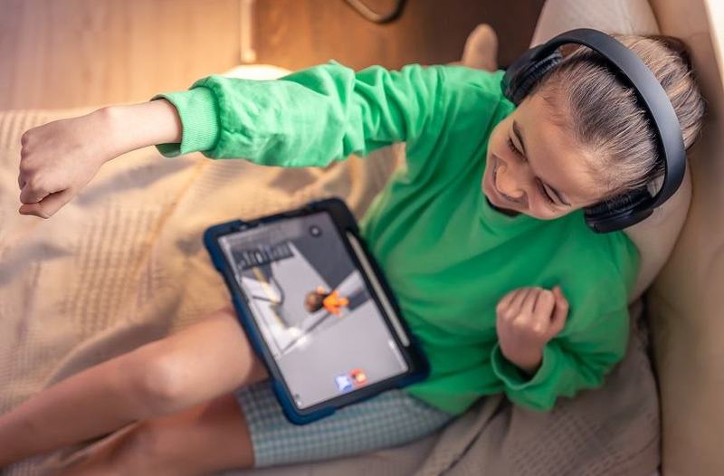 Roblox: Joc sau retea sociala? Ce trebuie sa stie parintii despre prieteniile online ale copiilor