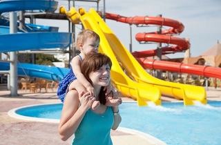 Parcuri acvatice langa Bucuresti pentru o zi in familie: piscine, tobogane si distractie pentru copii