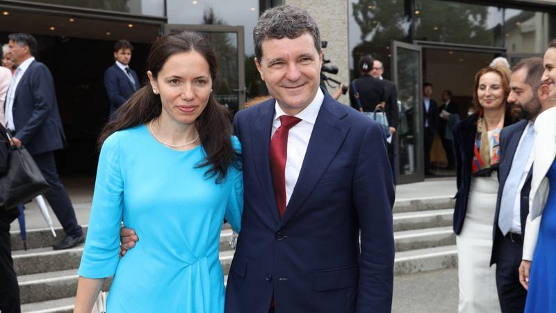 O artista din Romania o desfiinteaza pe partenera lui Nicusor Dan: 