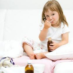 Automedicatia corecta. Cand putem administra medicamente celor mici fara sfatul medicului?