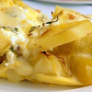 Cartofi gratinati cu branza si smantana