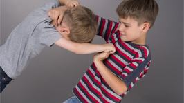 De ce sunt copiii mici agresivi si cum ii putem corecta