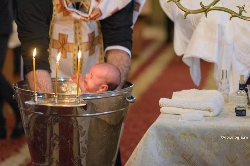 Cand este bine sa-ti botezi copilul. Toti parintii trebuie sa stie asta!