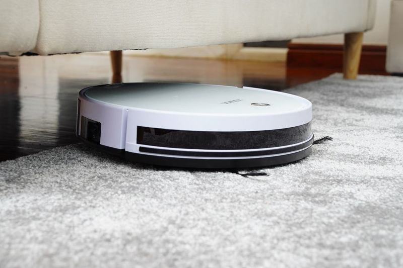 Ai nevoie de un aspirator robot pentru casa ta? Avantajele si dezavantajele utilizarii acestuia