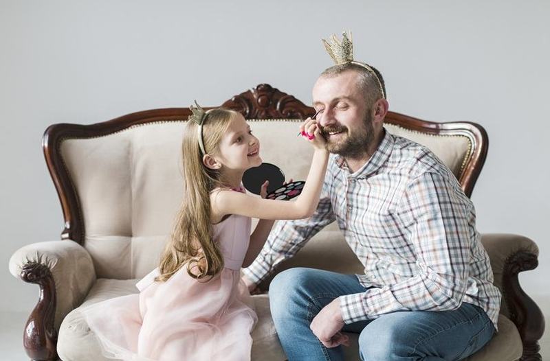 De ce este important tatal in viata fetitelor: impact asupra dezvoltarii emotionale si increderii in sine