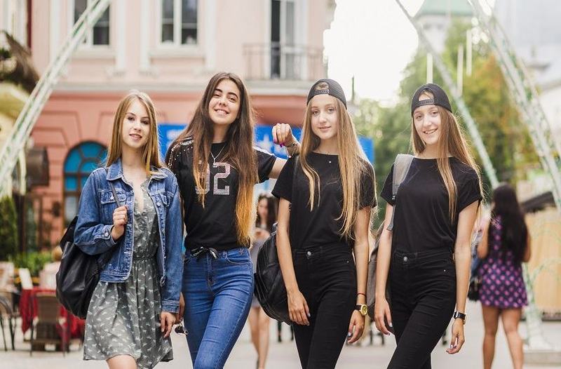 Cat costa banchetul in Romania: preturi si cheltuieli totale pentru parinti la final de clasa a VIII-a si a XII-a