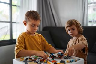 Beneficiile LEGO in dezvoltarea copilului: cum ajuta jocul la inteligenta si creativitate