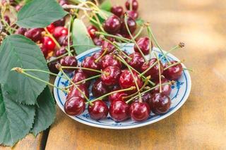 Cand introducem visinele in alimentatia copilului