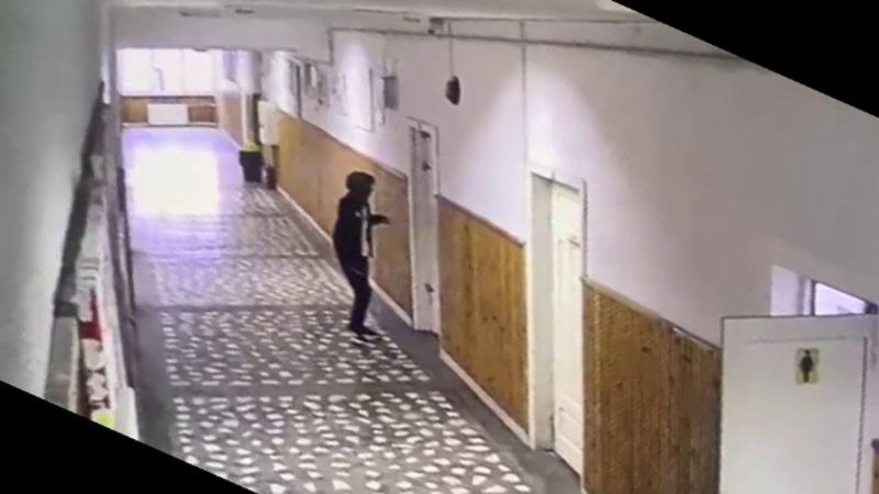 Elevul care a injunghiat o profesoara si un coleg la Bistrita, internat la Psihiatrie. Ce urmeaza pentru baiatul de 13 ani