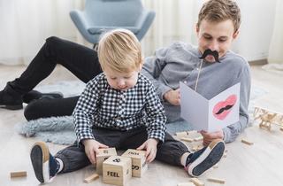 Cum ii invatam pe copiii sa isi controleze emotiile: jocuri, activitati si sfaturi de parenting cu blandete