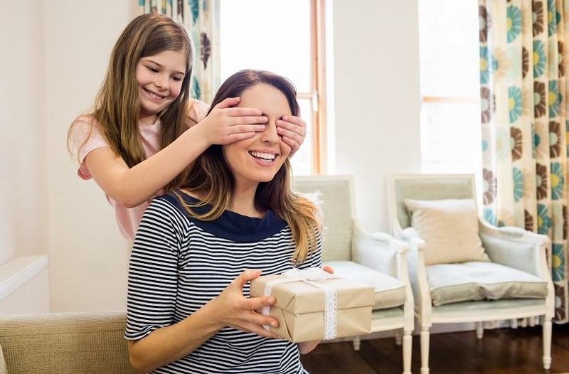 Onomastica si aniversarea mamei – cadouri, mesaje si idei pentru momente speciale