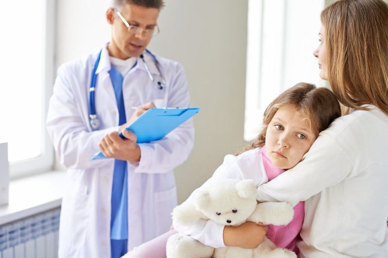 Teama de medicul pediatru: de ce apare si ce trebuie sa faca parintii