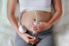 Muzica in timpul sarcinii influenteaza bebelusul?