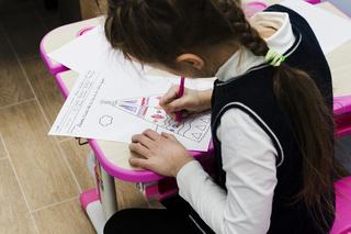 Desenele copiilor: de ce coloratul in contur este mai important decat pare
