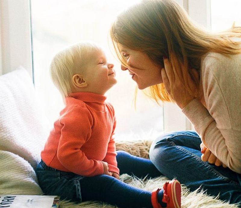 Expertii spun ca „baietii mamei” sunt mai fericiti si au mai mult succes in viata