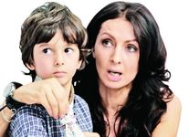 Cum isi educa vedetele copiii