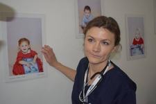 Caz unic in Romania! Un bebelus avortat a refuzat sa moara: "Mama ei nu a vrut sa o vada. Am tinut-o in brate"