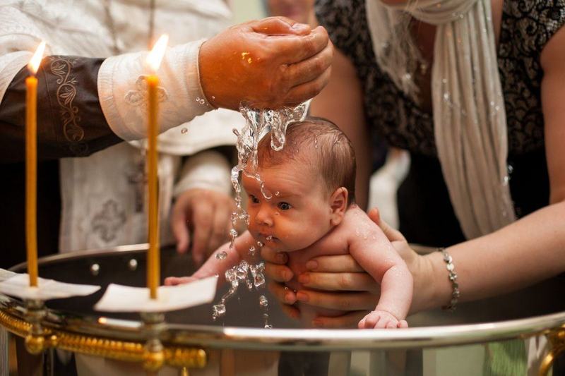 Tatal bebelusului mort dupa botez: 