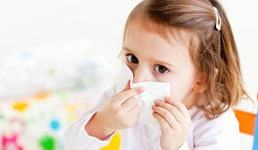 Alergia la praf poate fi evitata. Cum iti feresti copilul de acarieni