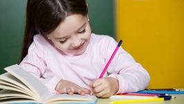 De ce copiii nu ar trebui sa invete sa citeasca si sa scrie inainte de 6 ani. Ce se poate intampla