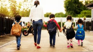 De ce este bine sa mergi pe jos la scoala cu copiii tai