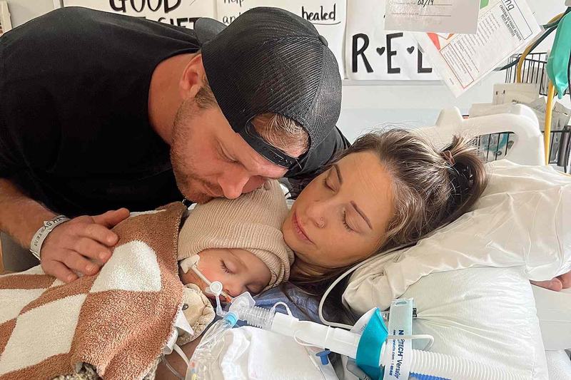 Tragedie in familia unei influencerite din SUA: Fiul de 2 ani a murit dupa ce o oglinda a cazut peste el