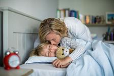 Sfaturile expertului: Cum ajuti copilul sa nu isi perturbe somnul cand se schimba ora