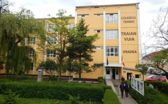 O eleva de 16 ani din Oradea a injunghiat un profesor, chiar in biroul directoarei! Fata avea bursa de merit