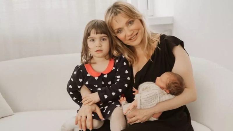 Probleme pentru Cristina Cioran, la trei luni dupa ce a nascut. Vedeta trece printr-o perioada dificila din cauza fiicei sale