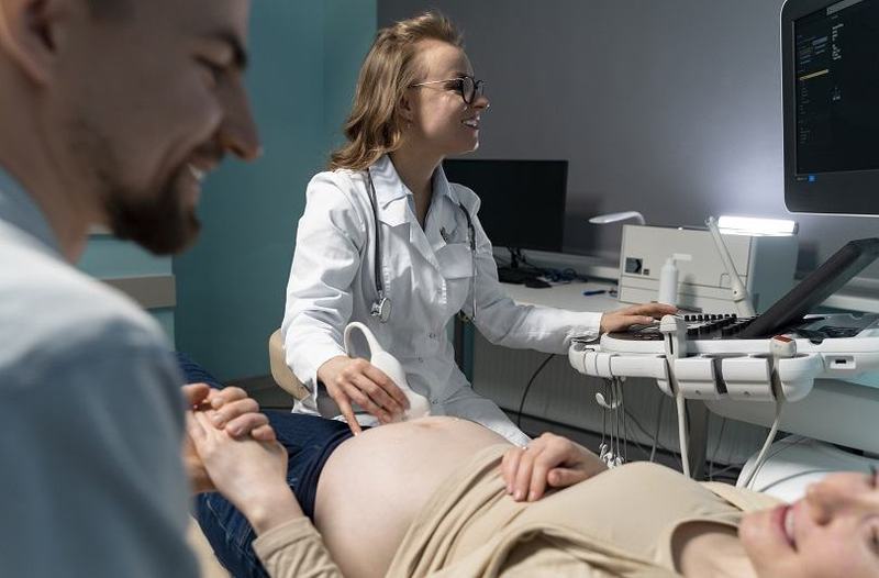Sarcina cu risc in trimestrul 2: monitorizare, investigatii si semne de alarma