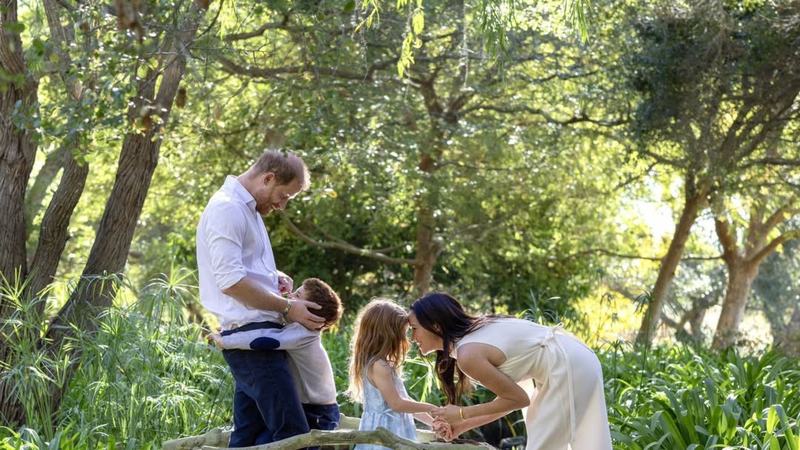 Meghan Markle a publicat imagini rare cu printul Archie la 7 ani. Cum apar mama si fiul in fotografiile emotionante