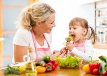 Ghid pentru parinti: Cum alegi cele mai sanatoase alimente pentru copii