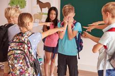 Cinci moduri in care poti preveni ca micutul tau sa fie victima bullyingului