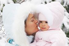 Ghid de ingrijire a pielii copiilor in timpul iernii. Motivul pentru care baile frecvente trebuie evitate