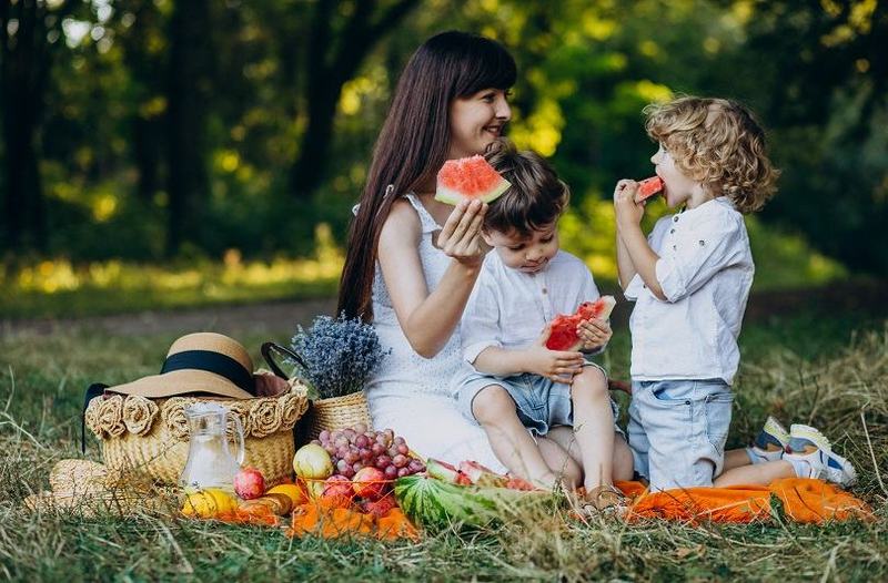Hidratarea copiilor vara: bauturi sanatoase si alimente recomandate in zilele caniculare
