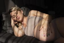 Cele mai comode pozitii de dormit pe final de sarcina. Asa te vei odihni bine in ultimul trimestru