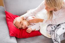 8 simptome ale meningitei pe care orice parinte trebuie sa le cunoasca