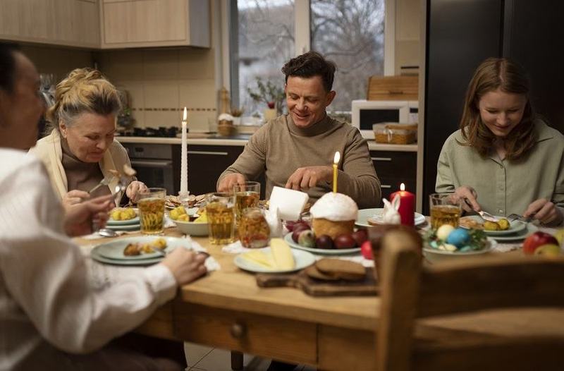 Presiunile familiei la masa de Paste: cum sa te bucuri de sarbatori fara stres