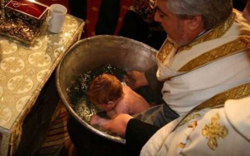 Reactia Bisericii dupa moartea bebelusului de la Suceava in timpul botezului