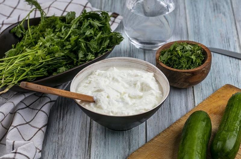 Cum se face tzatziki acasa? Reteta traditionala greceasca pas cu pas