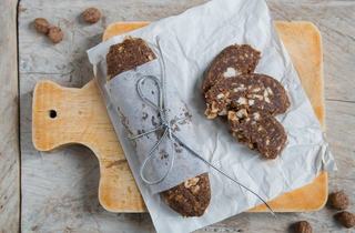 Salam de biscuiti cu fistic si cacao: retete simple, beneficii si idei creative de desert