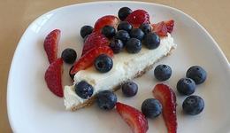 Tort cu iaurt si fructe