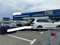 Accident teribil in parcarea IKEA Pallady! O mama a fost grav ranita dupa ce baietelul ei s-a urcat la volan si a dat cu masina peste ea