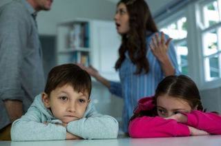 Copiii nu divorteaza de parinti! 14 confesiuni tulburatoare ale copiilor cu parinti divortati