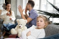Copiii sunt afectati de relatia toxica dintre parinti mai rau decat de despartire