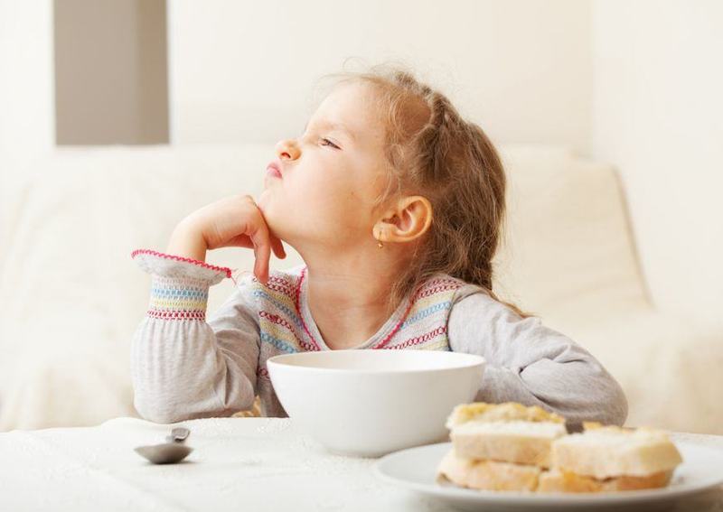 Boala la care sunt expusi copiii care nu mananca micul dejun. Avertismentul medicilor pentru parinti