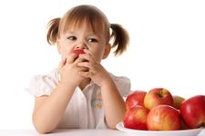 Cate fructe ar trebui sa manance zilnic un copil in functie de varsta