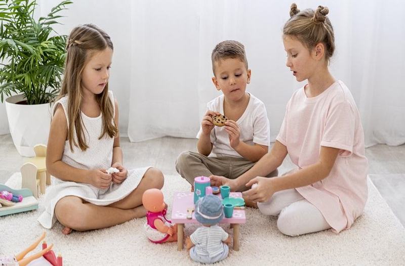 Alegerea jucariilor pentru copii: ce rol au puzzle-urile, papusile, masinutele si jocurile educative